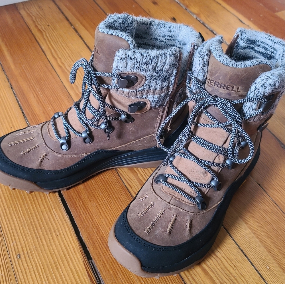 NWOT Merrell Snow Boots (womens)